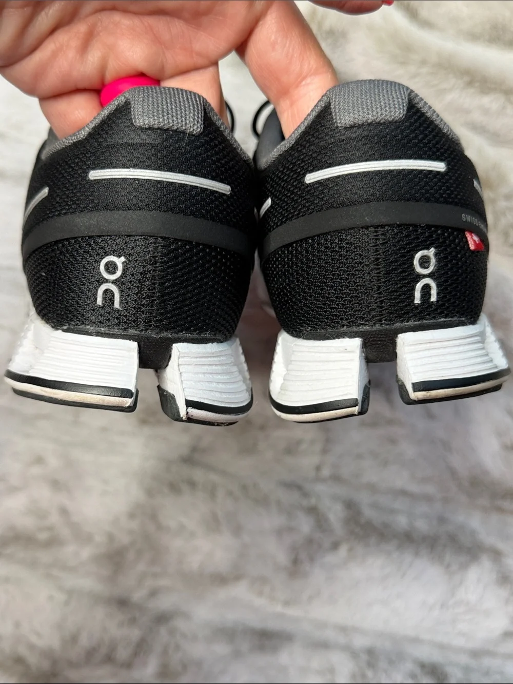 On Running women’s Athletic Shoes size 7